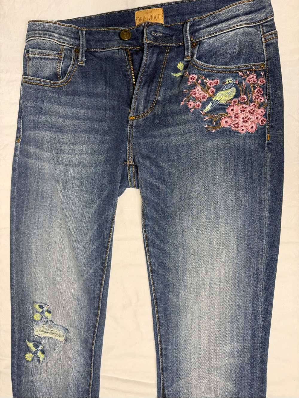 Driftwood Embroidered Skinny Jeans in Blue Like New